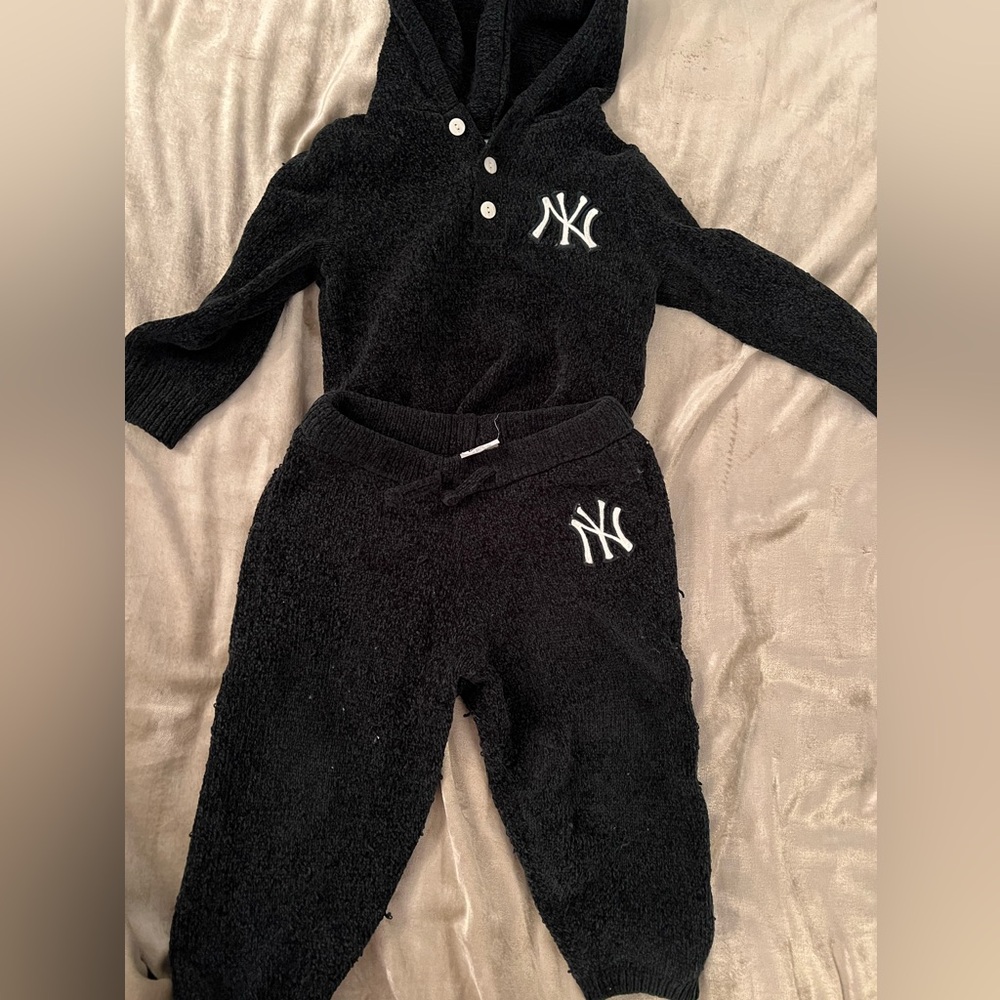 KITH chenille my Yankee outfit 12-18 months baby